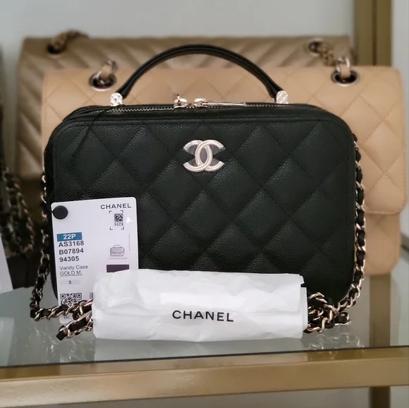 ❌️SOLD❌️22P chanel vanity case - Picture 3 of 13